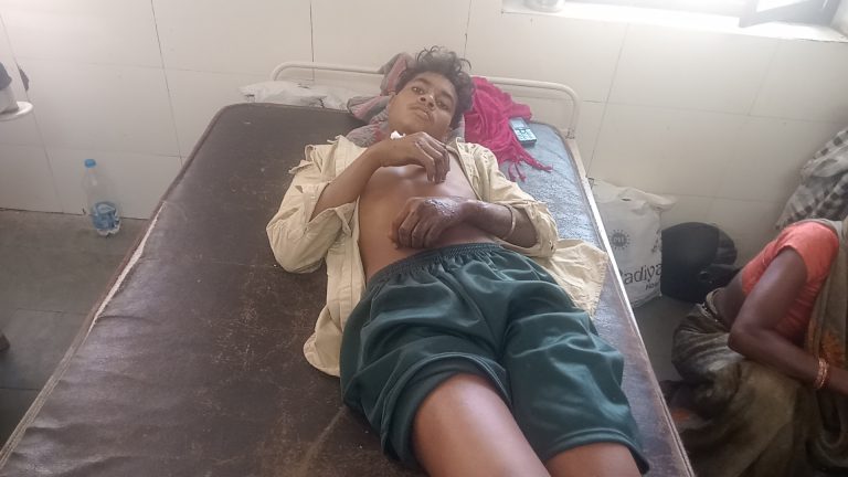 सीधी टिकरी में दो बाइकों की जानलेवा टक्कर, लापरवाह चालक फरार