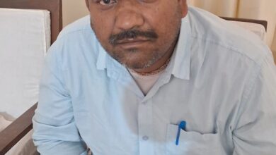 लोकायुक्त कार्रवाई में GRS रिश्वत लेते रंगे हाथ पकड़ा गया रीवा। लोकायुक्त संगठन रीवा की टीम ने 25 अप्रैल 2025 को एक बड़ी लोकायुक्त कार्रवाई को अंजाम दिया। शहडोल जिले के ग्राम पंचायत छूदा में पदस्थ ग्राम रोजगार सहायक (GRS) को ₹10,000 की रिश्वत लेते रंगे हाथ